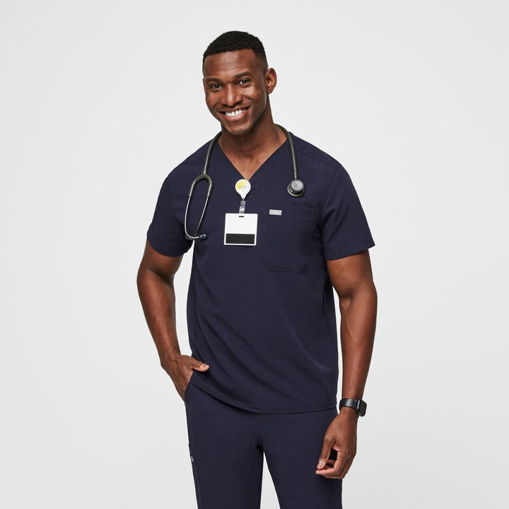 FIGS Leon Three-Pocket Scrub Top (Men&