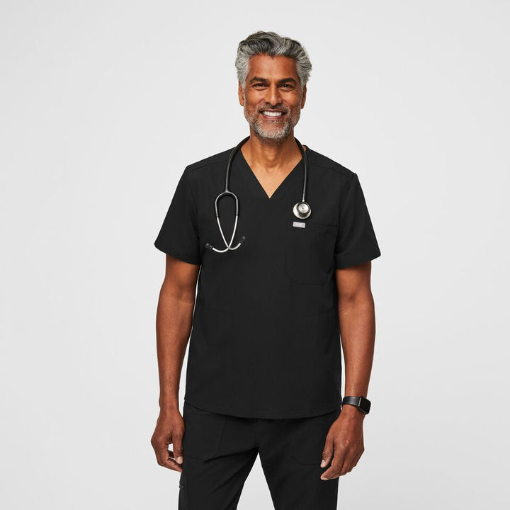 FIGS Chisec Three-Pocket Scrub Top (Men&